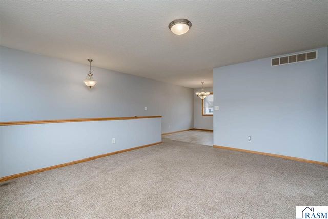 240 Tanager Path, Mankato, MN 56001