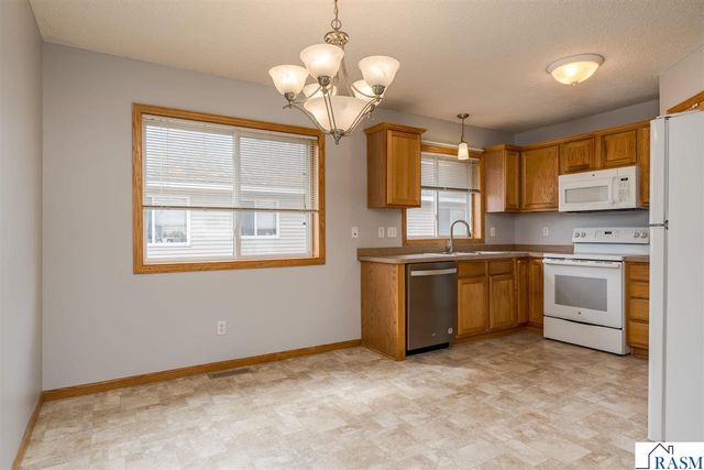 240 Tanager Path, Mankato, MN 56001