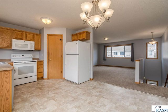 240 Tanager Path, Mankato, MN 56001