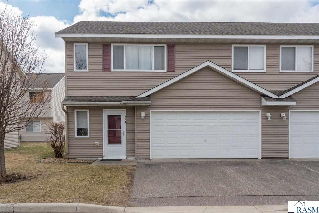 240 Tanager Path, Mankato, MN 56001