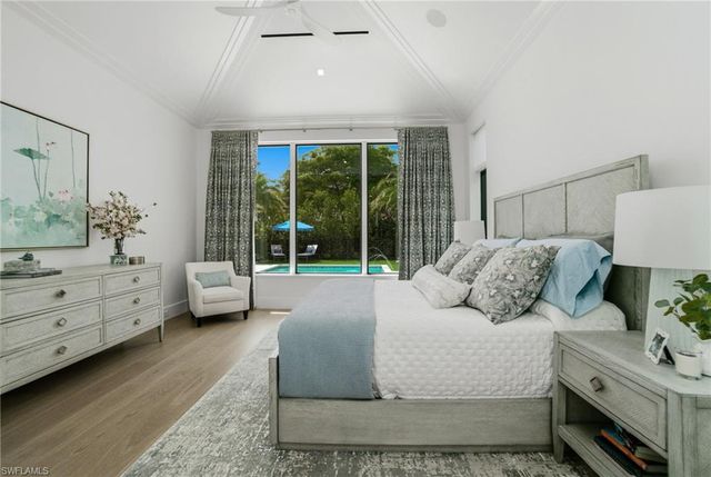 264 8th AVE S, Naples, FL 34102