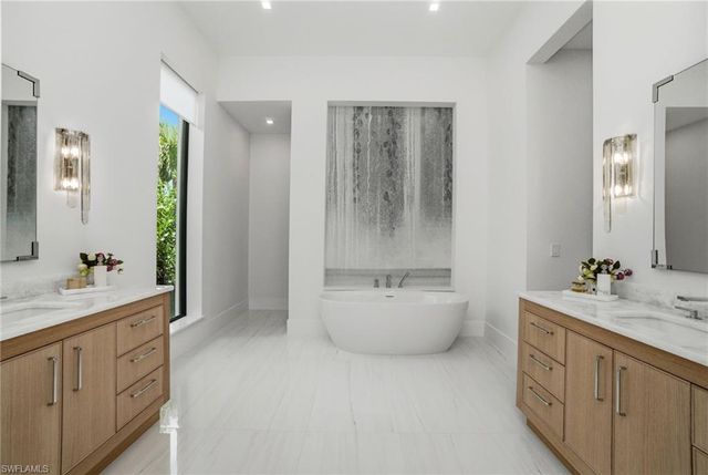 264 8th AVE S, Naples, FL 34102