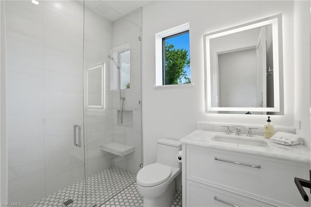 264 8th AVE S, Naples, FL 34102