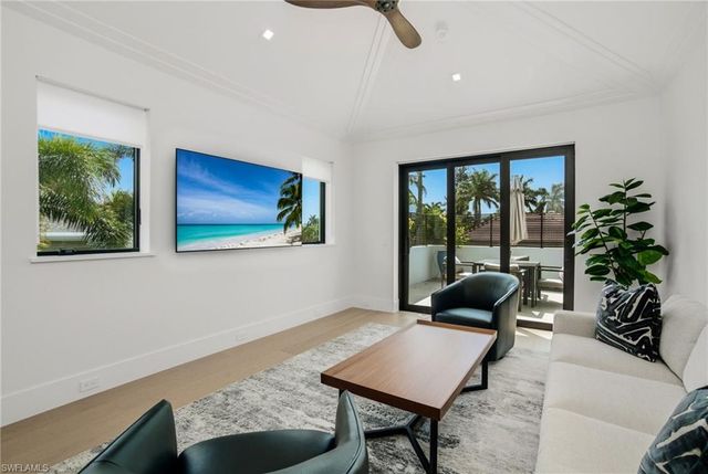 264 8th AVE S, Naples, FL 34102