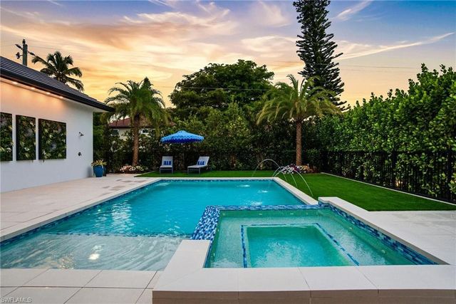 264 8th AVE S, Naples, FL 34102