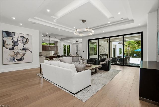 264 8th AVE S, Naples, FL 34102