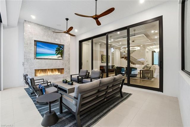 264 8th AVE S, Naples, FL 34102