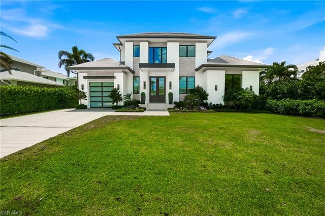 264 8th AVE S, Naples, FL 34102