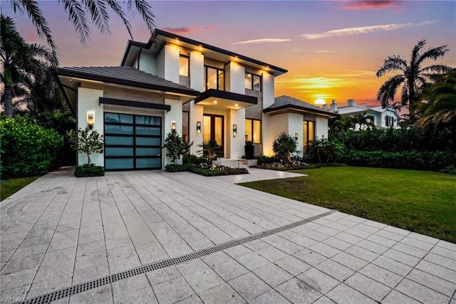 264 8th AVE S, Naples, FL 34102