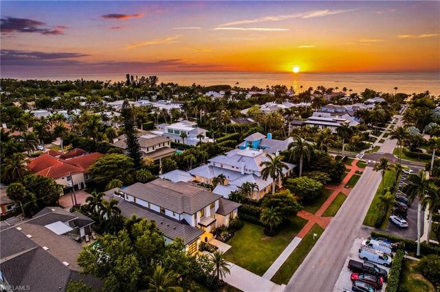 264 8th AVE S, Naples, FL 34102