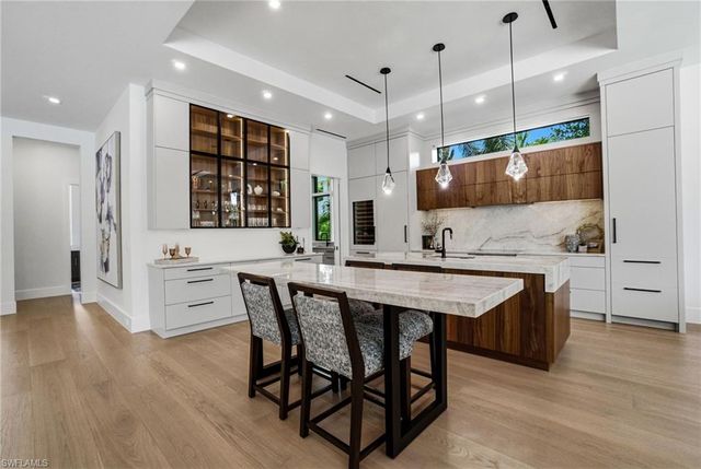 264 8th AVE S, Naples, FL 34102