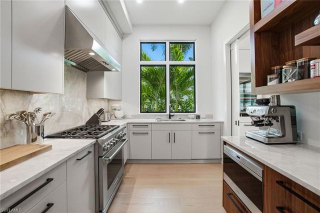 264 8th AVE S, Naples, FL 34102