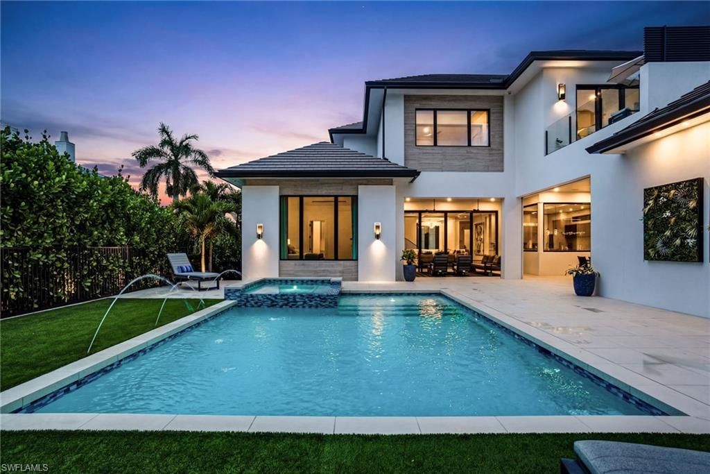 264 8th AVE S, Naples, FL 34102