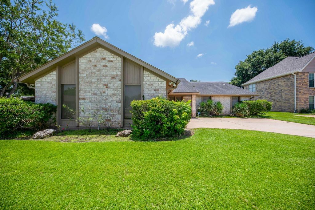 2903 Pepper Wood, Sugar Land, TX 77479