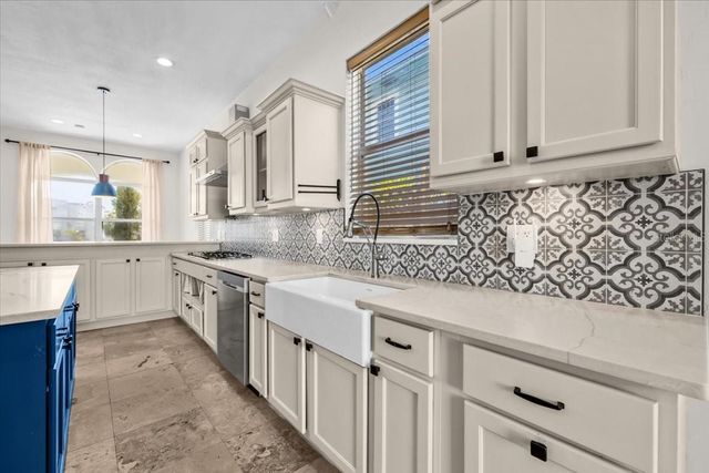 2327 4TH AVENUE N, St Petersburg, FL 33713