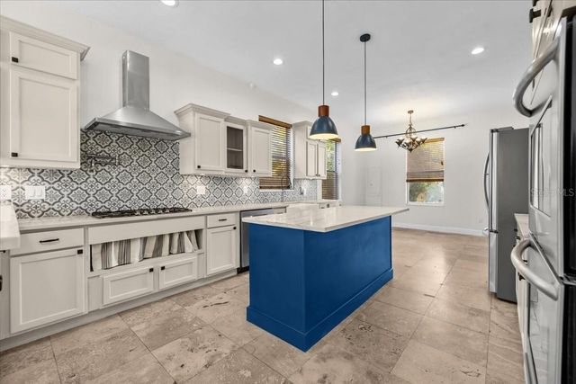 2327 4TH AVENUE N, St Petersburg, FL 33713