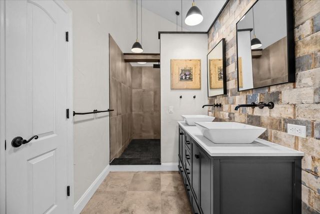 2327 4TH AVENUE N, St Petersburg, FL 33713