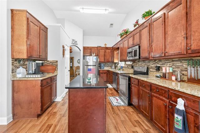 1411 Silvergate Way, Winder, GA 30680