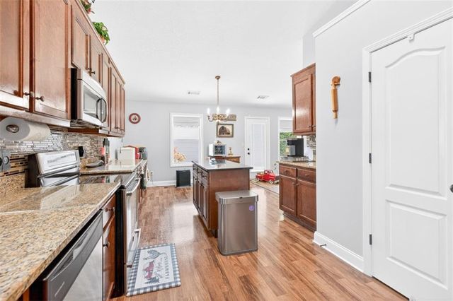 1411 Silvergate Way, Winder, GA 30680