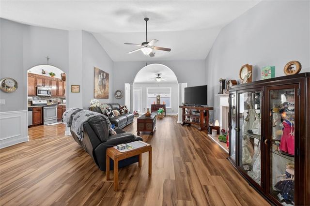 1411 Silvergate Way, Winder, GA 30680