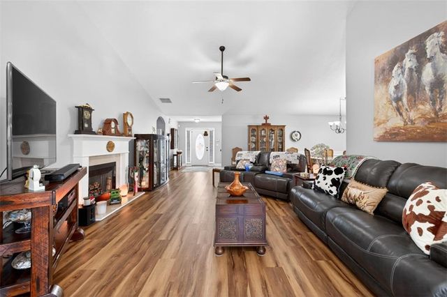 1411 Silvergate Way, Winder, GA 30680