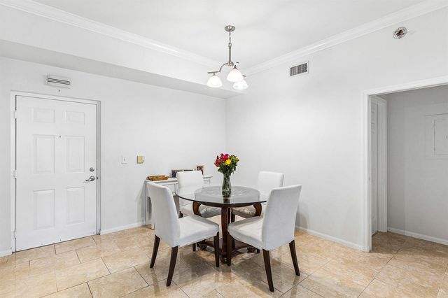 11770 St Andrews Place 304, Wellington, FL 33414