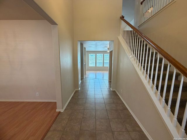 221 TURNBERRY DR, Cibolo, TX 78108