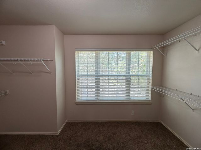 221 TURNBERRY DR, Cibolo, TX 78108