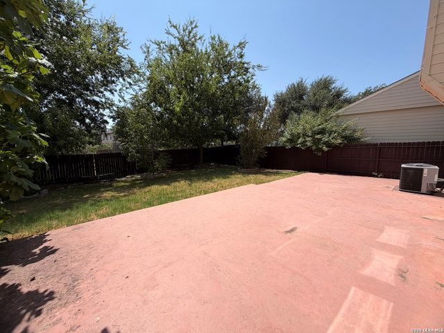 221 TURNBERRY DR, Cibolo, TX 78108