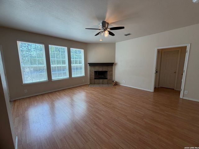 221 TURNBERRY DR, Cibolo, TX 78108