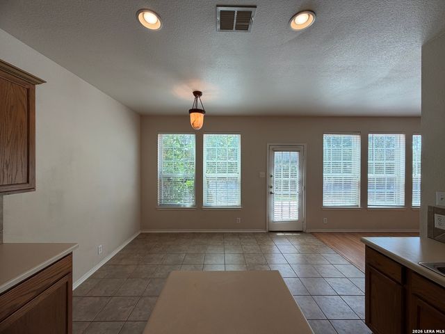 221 TURNBERRY DR, Cibolo, TX 78108