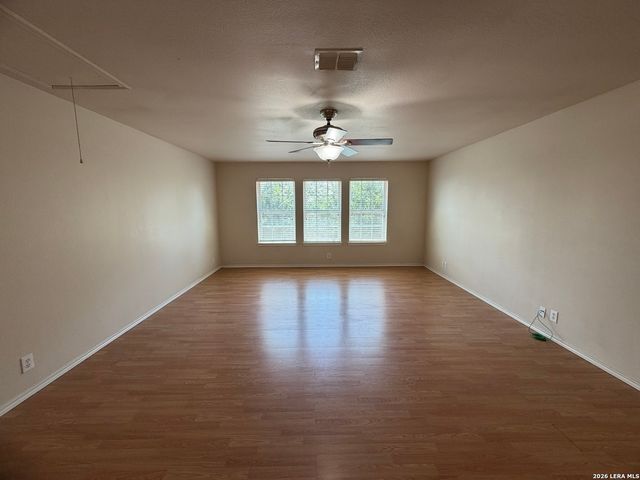 221 TURNBERRY DR, Cibolo, TX 78108