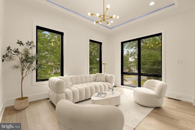 2000 OSWALD PL, Falls Church, VA 22043