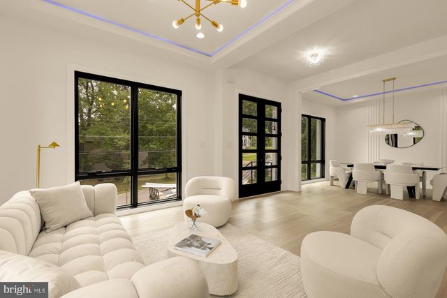 2000 OSWALD PL, Falls Church, VA 22043