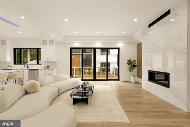 2000 OSWALD PL, Falls Church, VA 22043