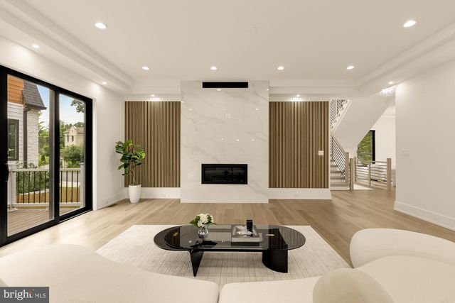 2000 OSWALD PL, Falls Church, VA 22043