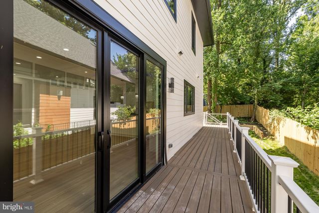 2000 OSWALD PL, Falls Church, VA 22043
