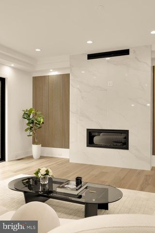 2000 OSWALD PL, Falls Church, VA 22043