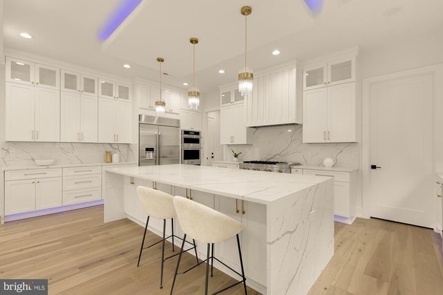 2000 OSWALD PL, Falls Church, VA 22043