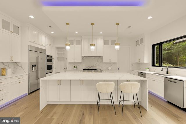 2000 OSWALD PL, Falls Church, VA 22043