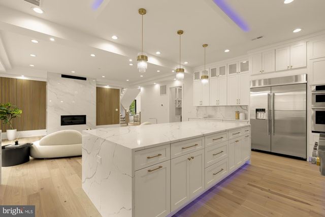 2000 OSWALD PL, Falls Church, VA 22043