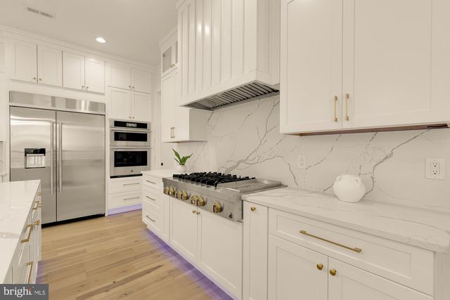 2000 OSWALD PL, Falls Church, VA 22043