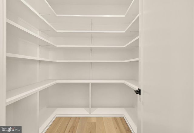 2000 OSWALD PL, Falls Church, VA 22043