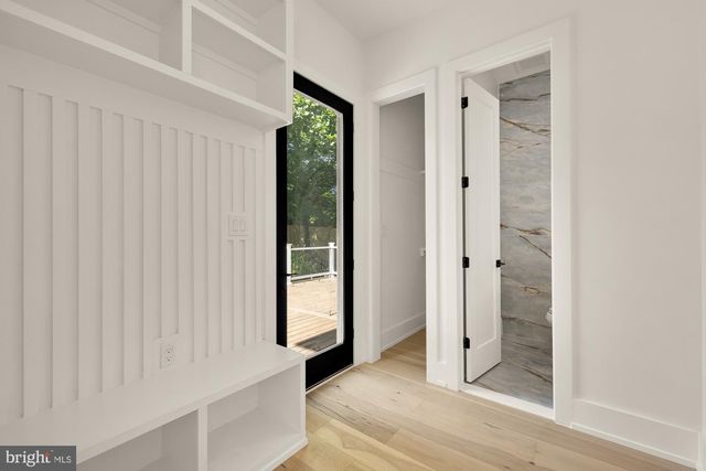 2000 OSWALD PL, Falls Church, VA 22043