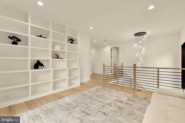 2000 OSWALD PL, Falls Church, VA 22043