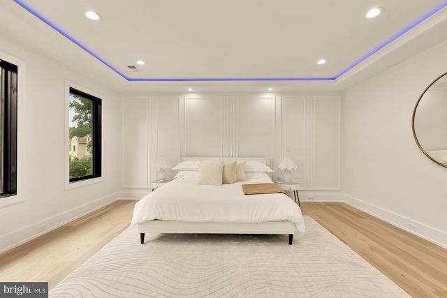 2000 OSWALD PL, Falls Church, VA 22043