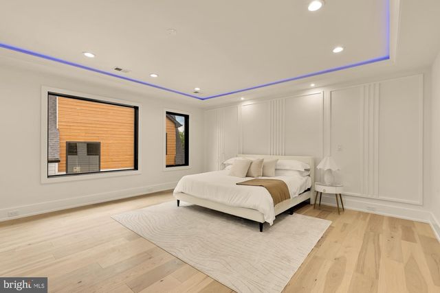 2000 OSWALD PL, Falls Church, VA 22043