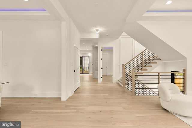 2000 OSWALD PL, Falls Church, VA 22043