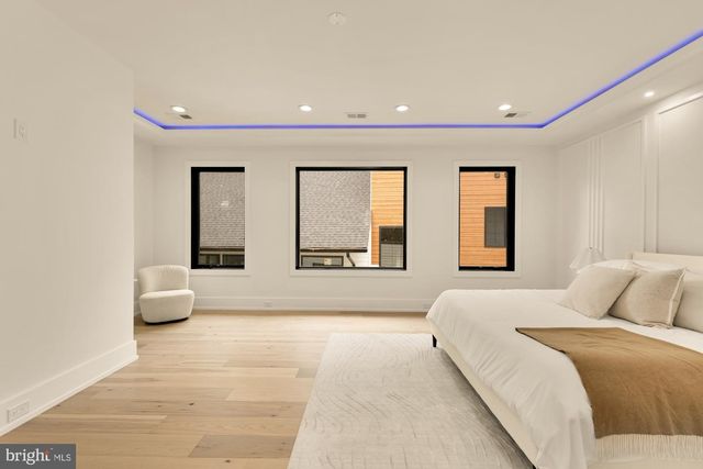 2000 OSWALD PL, Falls Church, VA 22043