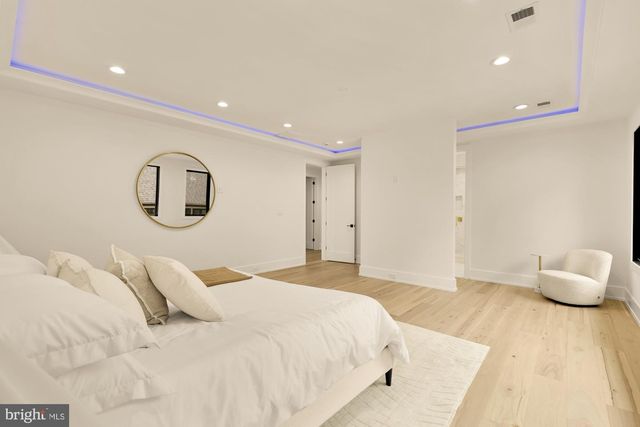 2000 OSWALD PL, Falls Church, VA 22043